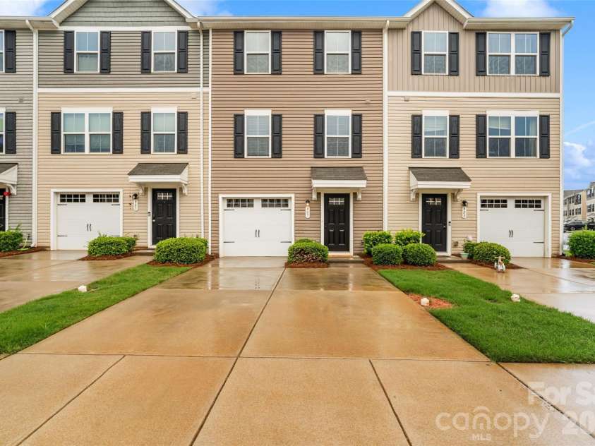 907 Taybyn Road, Fort Mill, SC 29715.  MLS# CAR4403213, YatesRealty ID 42205. 