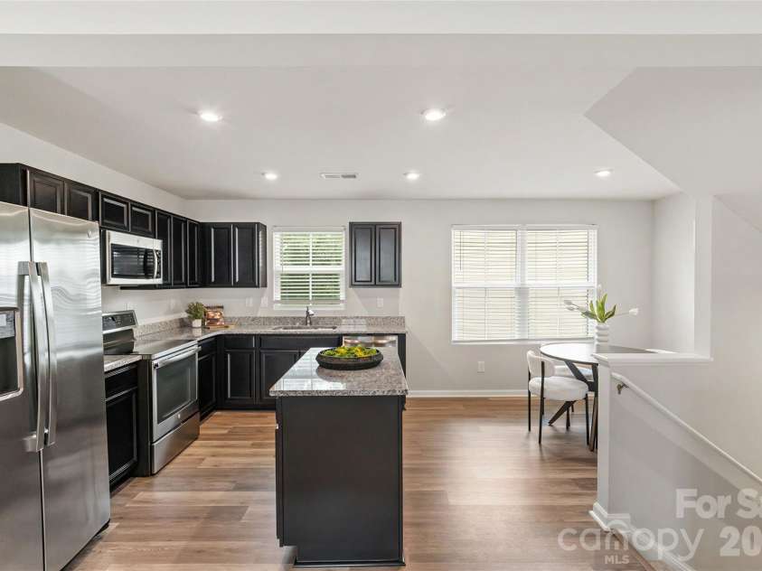 907 Taybyn Road, Fort Mill, SC 29715.  MLS# CAR4403213, YatesRealty ID 42205. Kitchen