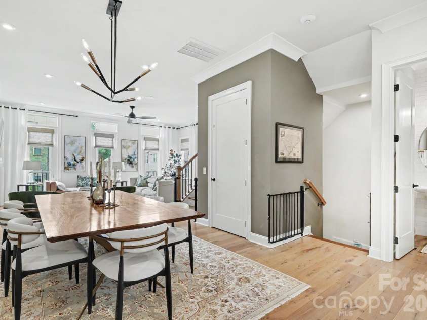 2505 Kenmore Avenue, Charlotte, NC 28204.  MLS# CAR4411346, YatesRealty ID 42206. This formal dining room features ample space to comfortably accommodate a large table for eight, making it the perfect setting for hosting gatherings and dinner parties.
