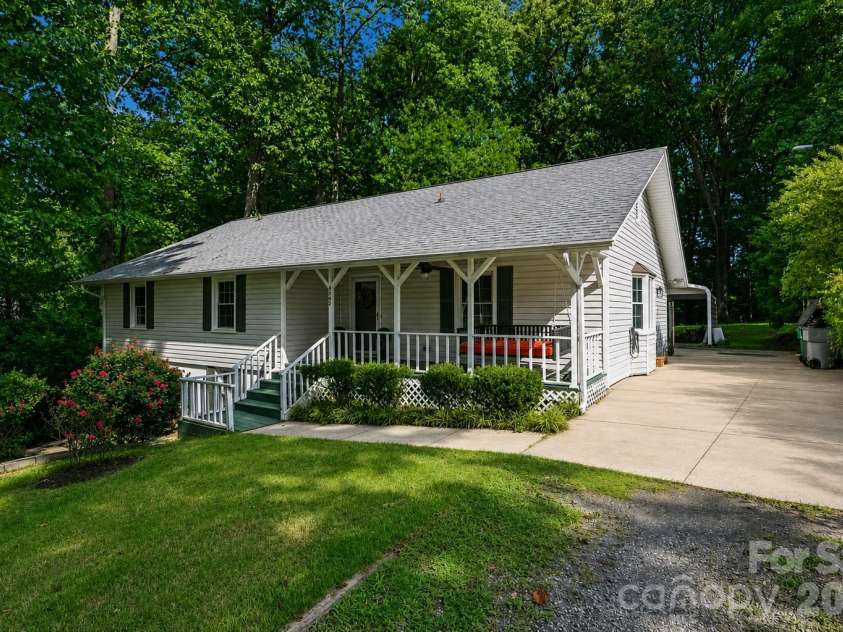 4242 Garvin Drive, Charlotte, NC 28269.  MLS# CAR4411479, YatesRealty ID 42208. 