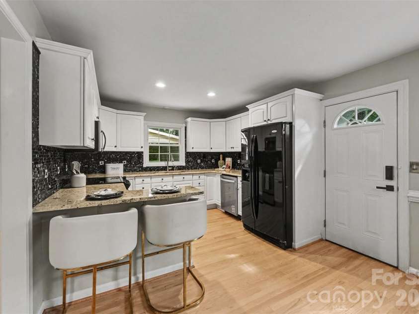 4242 Garvin Drive, Charlotte, NC 28269.  MLS# CAR4411479, YatesRealty ID 42208. 