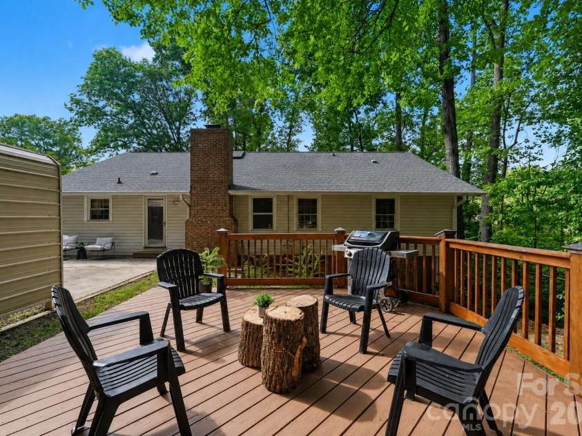 4242 Garvin Drive, Charlotte, NC 28269.  MLS# CAR4411479, YatesRealty ID 42208. 