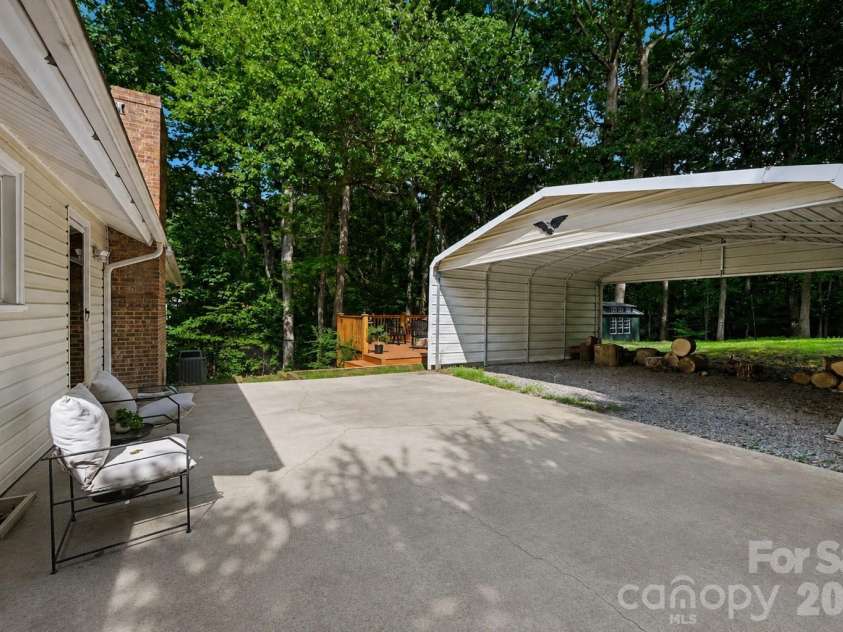 4242 Garvin Drive, Charlotte, NC 28269.  MLS# CAR4411479, YatesRealty ID 42208. 