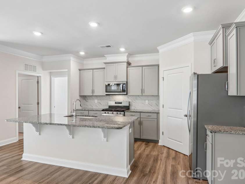 505 Fox Cove Road, Hendersonville, NC 28792.  MLS# CAR4405060, YatesRealty ID 42209. 