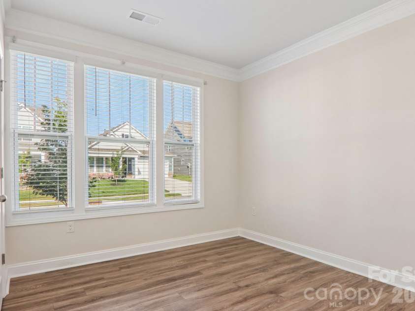 505 Fox Cove Road, Hendersonville, NC 28792.  MLS# CAR4405060, YatesRealty ID 42209. 