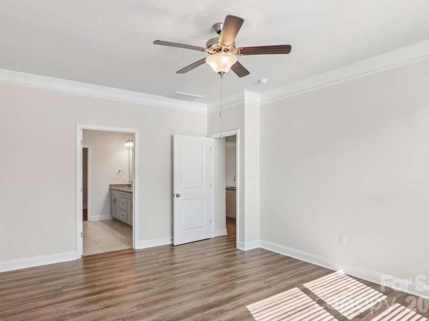 505 Fox Cove Road, Hendersonville, NC 28792.  MLS# CAR4405060, YatesRealty ID 42209. 