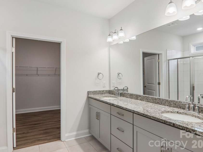 505 Fox Cove Road, Hendersonville, NC 28792.  MLS# CAR4405060, YatesRealty ID 42209. 