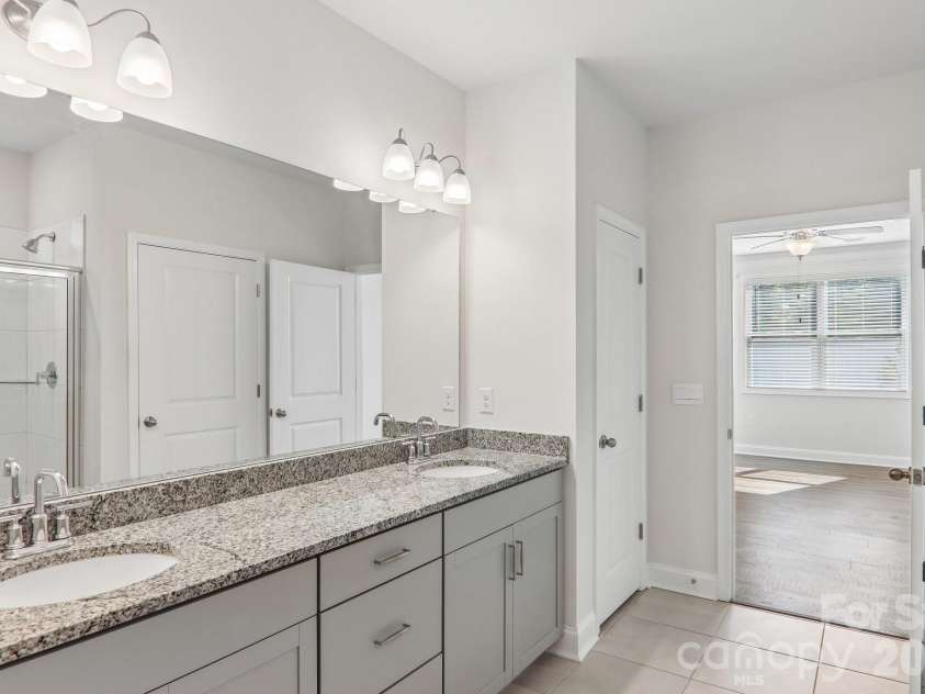 505 Fox Cove Road, Hendersonville, NC 28792.  MLS# CAR4405060, YatesRealty ID 42209. 