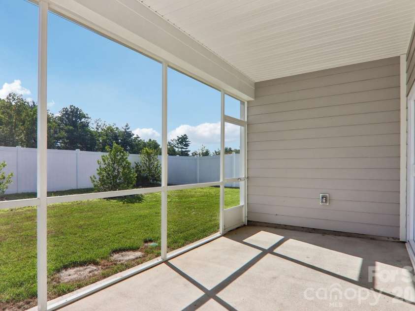 505 Fox Cove Road, Hendersonville, NC 28792.  MLS# CAR4405060, YatesRealty ID 42209. 