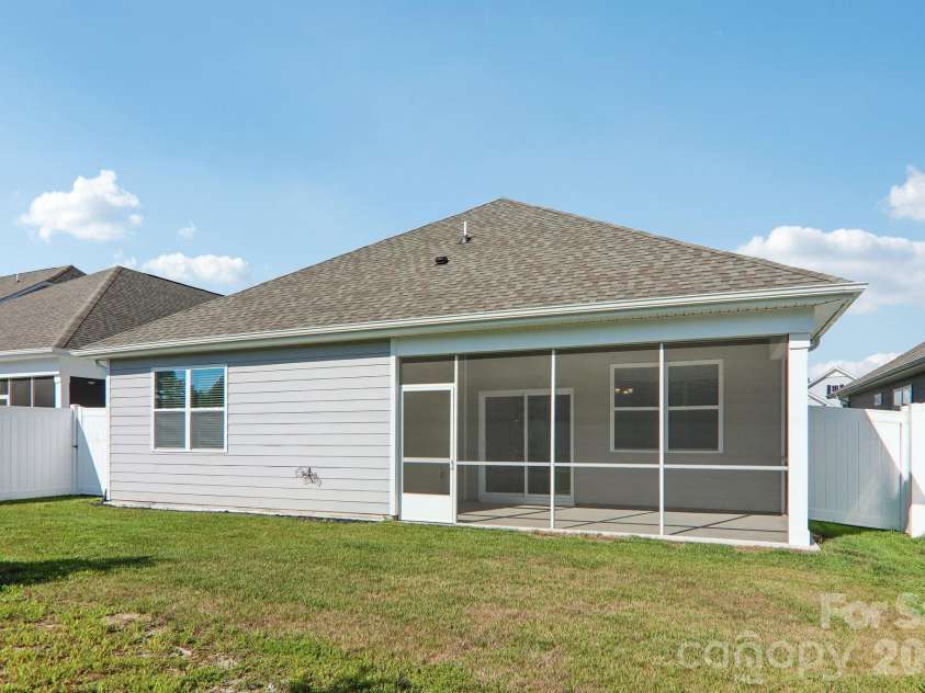505 Fox Cove Road, Hendersonville, NC 28792.  MLS# CAR4405060, YatesRealty ID 42209. 