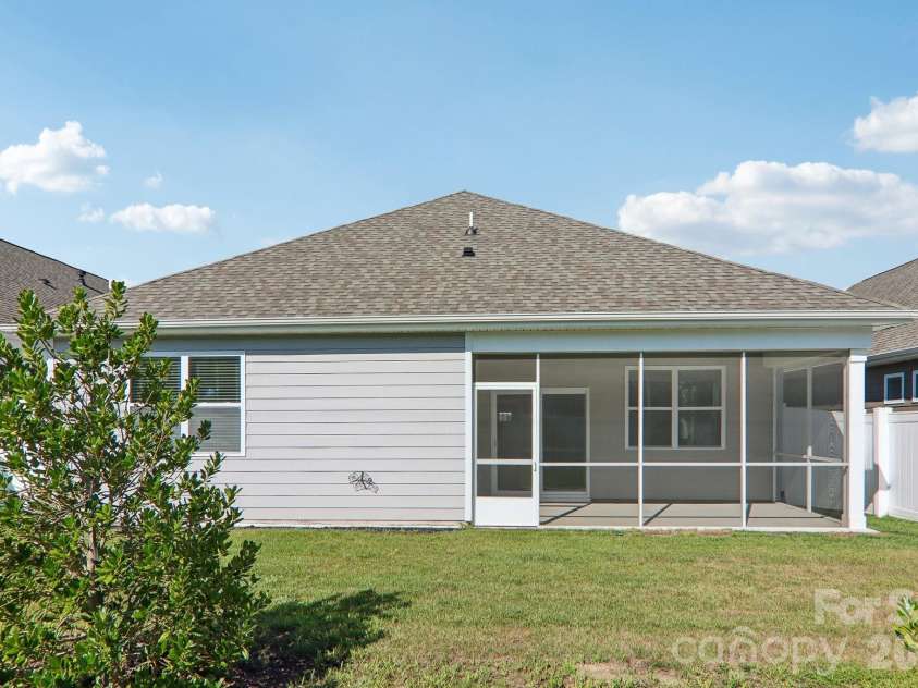 505 Fox Cove Road, Hendersonville, NC 28792.  MLS# CAR4405060, YatesRealty ID 42209. 