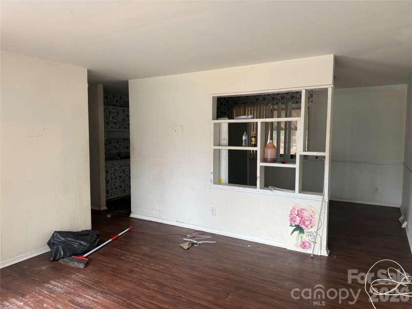 2732 Alleghany Street, Charlotte, NC 28208.  MLS# CAR4343458, YatesRealty ID 4221. 