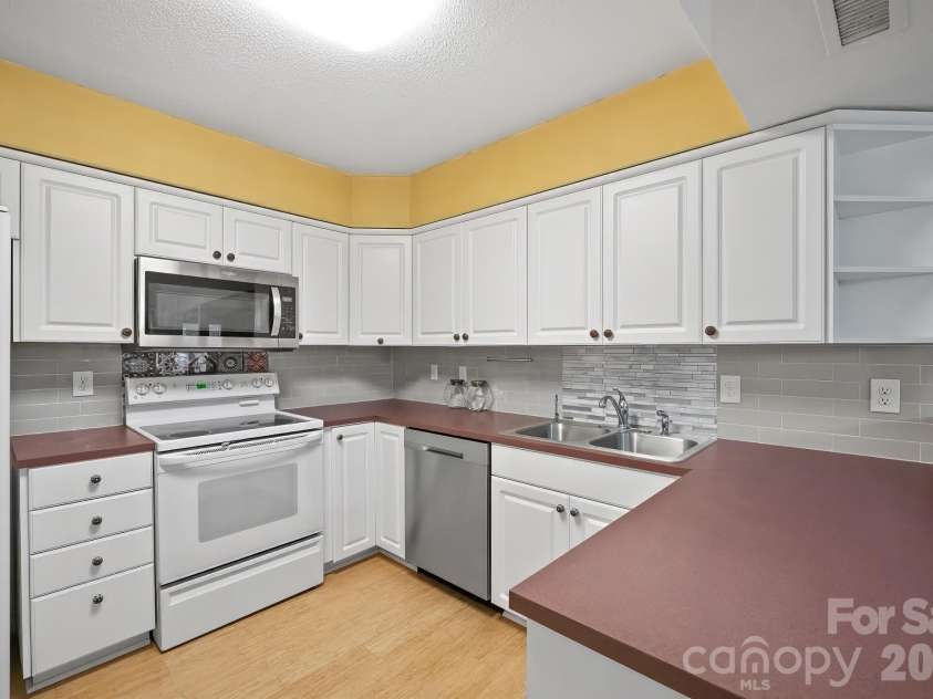 7331 Winery Lane, Charlotte, NC 28227.  MLS# CAR4345959, YatesRealty ID 4221. 