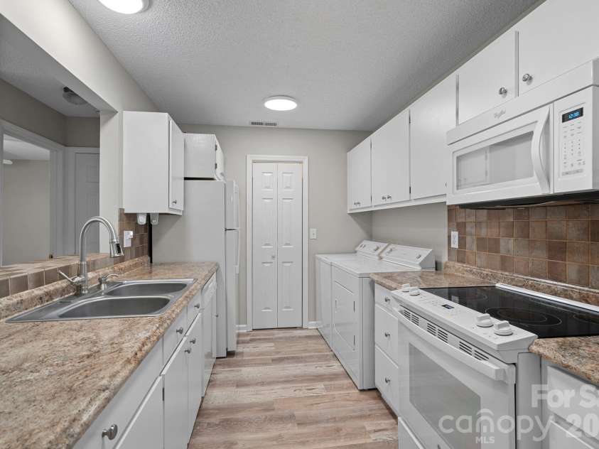 8700 Baraka Place, Waxhaw, NC 28173.  MLS# CAR4409735, YatesRealty ID 42210. 