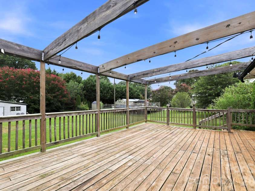 131 Midwood Lane, Belmont, NC 28012.  MLS# CAR4404670, YatesRealty ID 42211. Large Deck