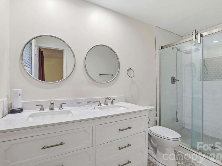131 Midwood Lane, Belmont, NC 28012.  MLS# CAR4404670, YatesRealty ID 42211. Master Bath