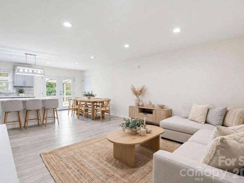 131 Midwood Lane, Belmont, NC 28012.  MLS# CAR4404670, YatesRealty ID 42211. OPEN CONCEPT*Virtually Staged