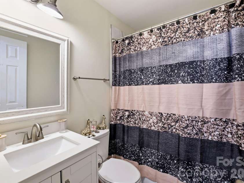131 Midwood Lane, Belmont, NC 28012.  MLS# CAR4404670, YatesRealty ID 42211. Secondary Bath