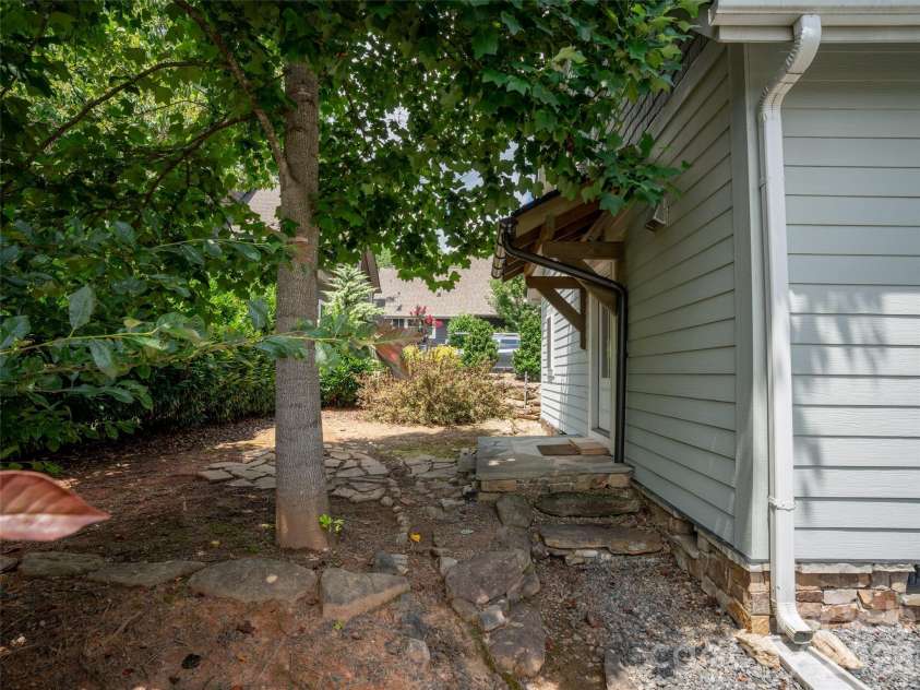 534 Fisher Road, Brevard, NC 28712.  MLS# CAR4402172, YatesRealty ID 42214. 