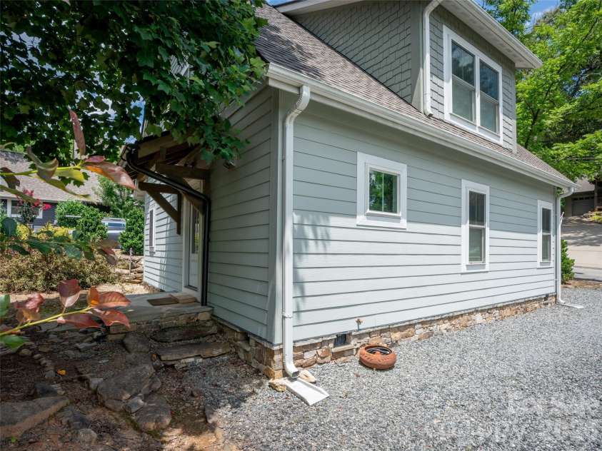 534 Fisher Road, Brevard, NC 28712.  MLS# CAR4402172, YatesRealty ID 42214. 