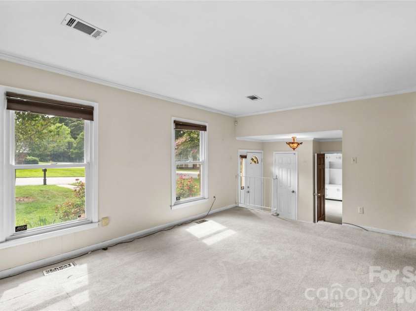 603 Colonial Drive, Statesville, NC 28625.  MLS# CAR4408153, YatesRealty ID 42215. 