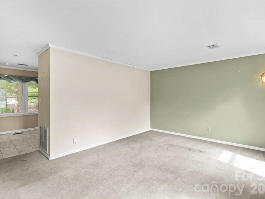 603 Colonial Drive, Statesville, NC 28625.  MLS# CAR4408153, YatesRealty ID 42215. 