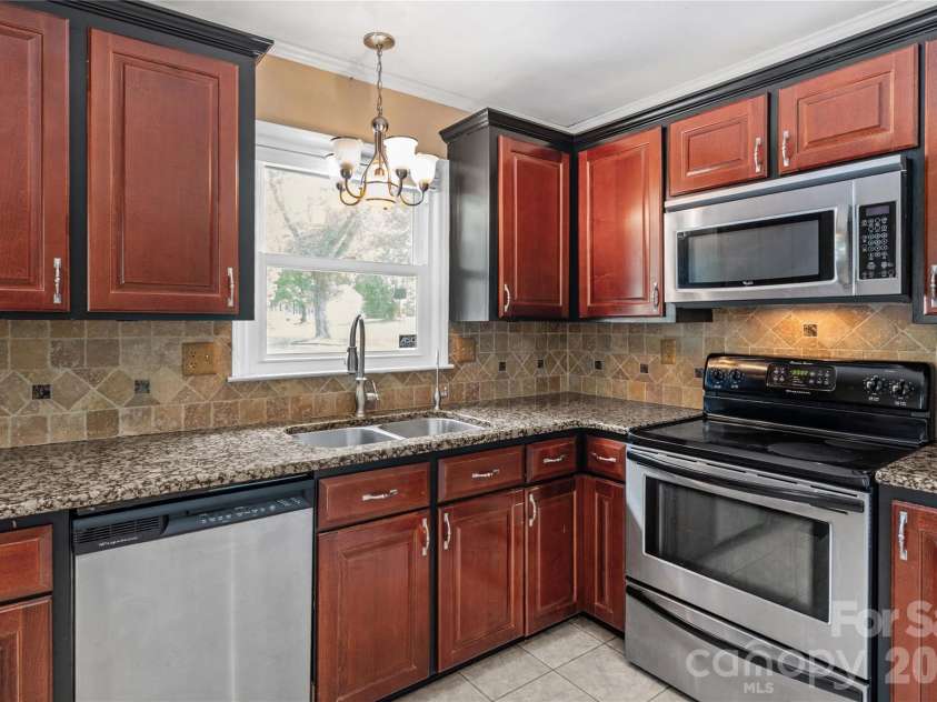 603 Colonial Drive, Statesville, NC 28625.  MLS# CAR4408153, YatesRealty ID 42215. 