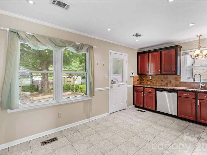 603 Colonial Drive, Statesville, NC 28625.  MLS# CAR4408153, YatesRealty ID 42215. 