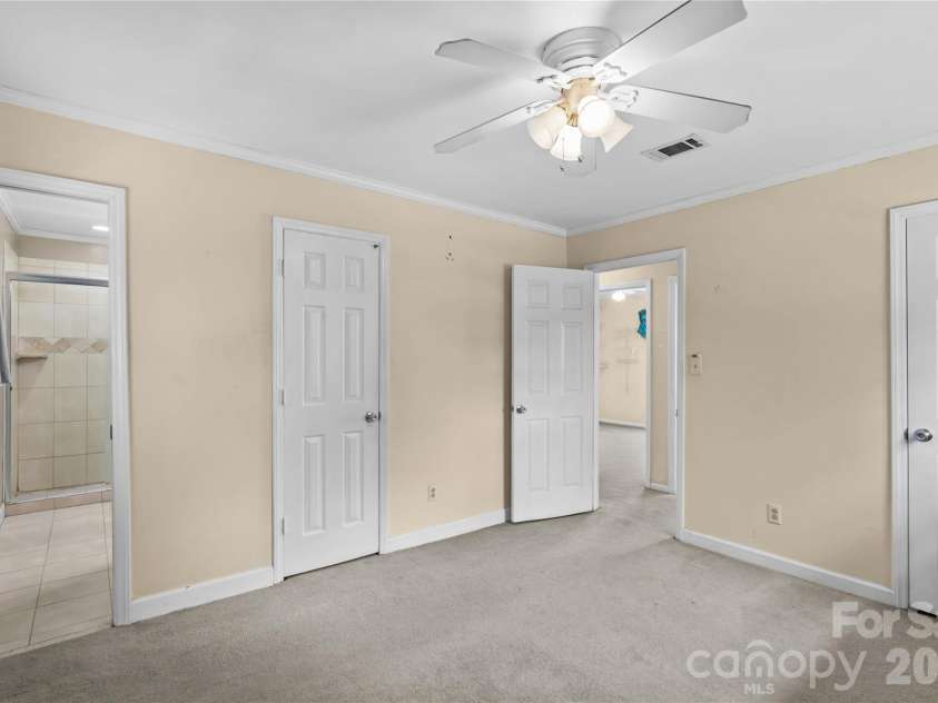 603 Colonial Drive, Statesville, NC 28625.  MLS# CAR4408153, YatesRealty ID 42215. 