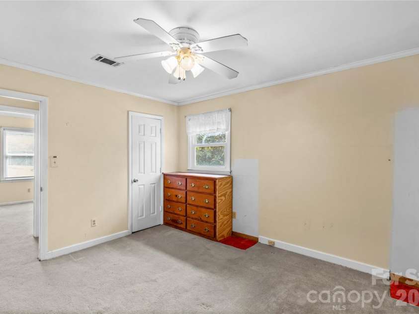 603 Colonial Drive, Statesville, NC 28625.  MLS# CAR4408153, YatesRealty ID 42215. 