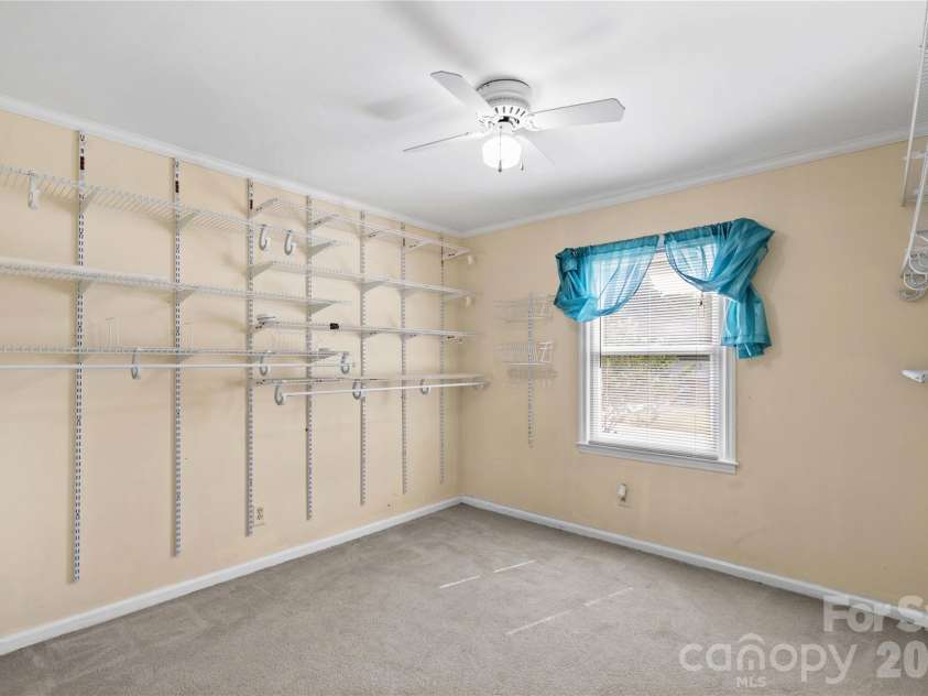 603 Colonial Drive, Statesville, NC 28625.  MLS# CAR4408153, YatesRealty ID 42215. 