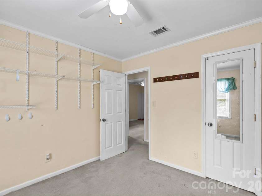 603 Colonial Drive, Statesville, NC 28625.  MLS# CAR4408153, YatesRealty ID 42215. 
