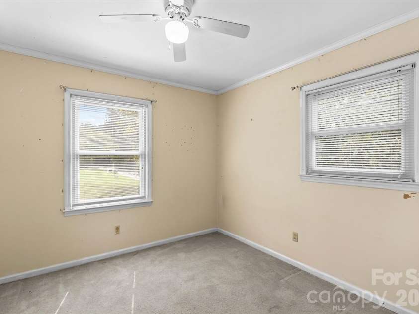 603 Colonial Drive, Statesville, NC 28625.  MLS# CAR4408153, YatesRealty ID 42215. 