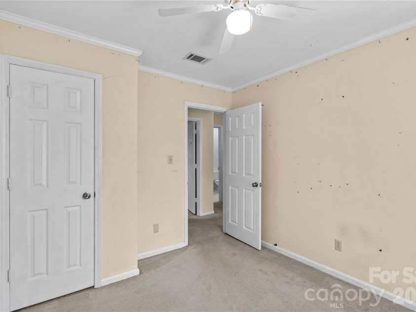 603 Colonial Drive, Statesville, NC 28625.  MLS# CAR4408153, YatesRealty ID 42215. 