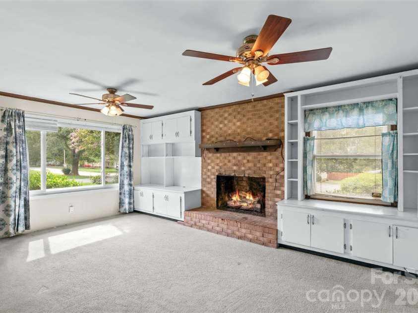 603 Colonial Drive, Statesville, NC 28625.  MLS# CAR4408153, YatesRealty ID 42215. 