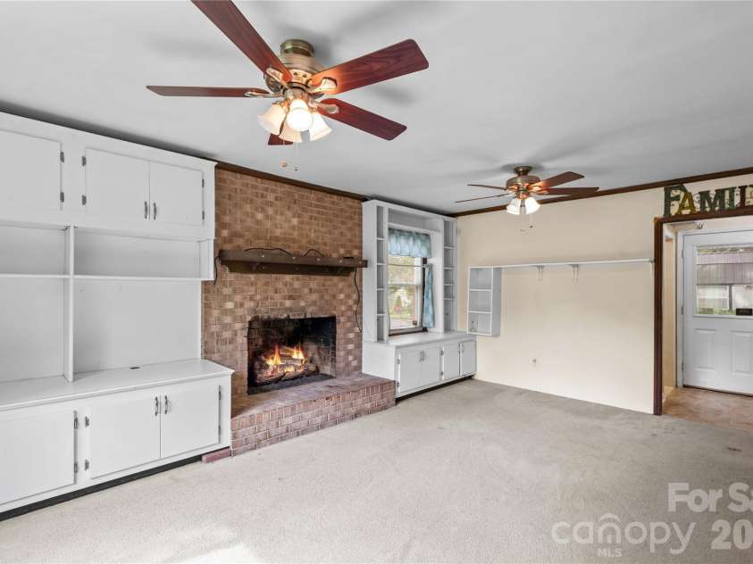 603 Colonial Drive, Statesville, NC 28625.  MLS# CAR4408153, YatesRealty ID 42215. 