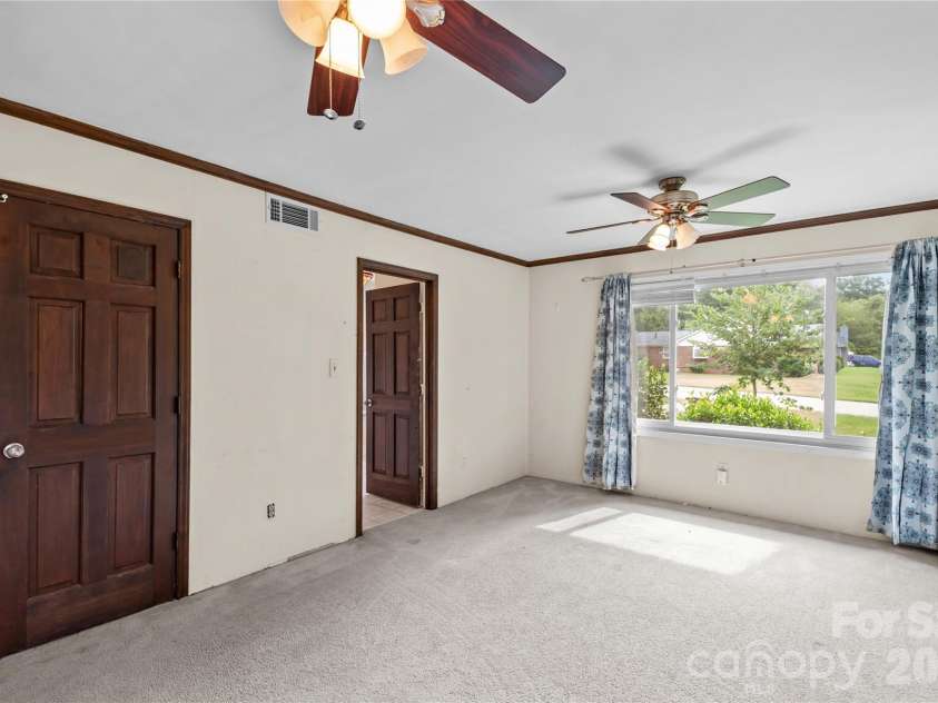 603 Colonial Drive, Statesville, NC 28625.  MLS# CAR4408153, YatesRealty ID 42215. 
