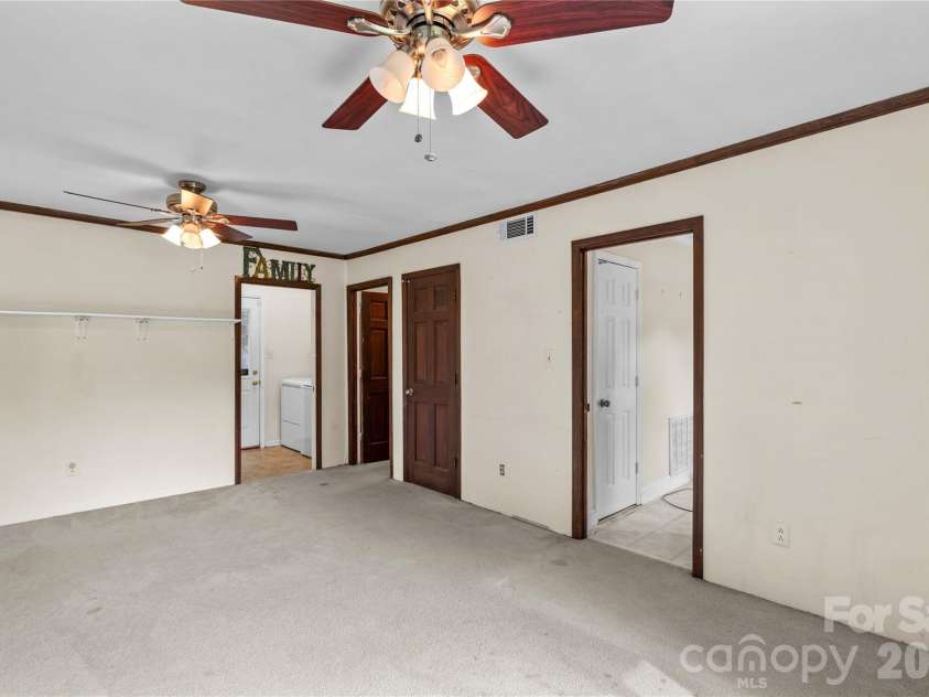 603 Colonial Drive, Statesville, NC 28625.  MLS# CAR4408153, YatesRealty ID 42215. 