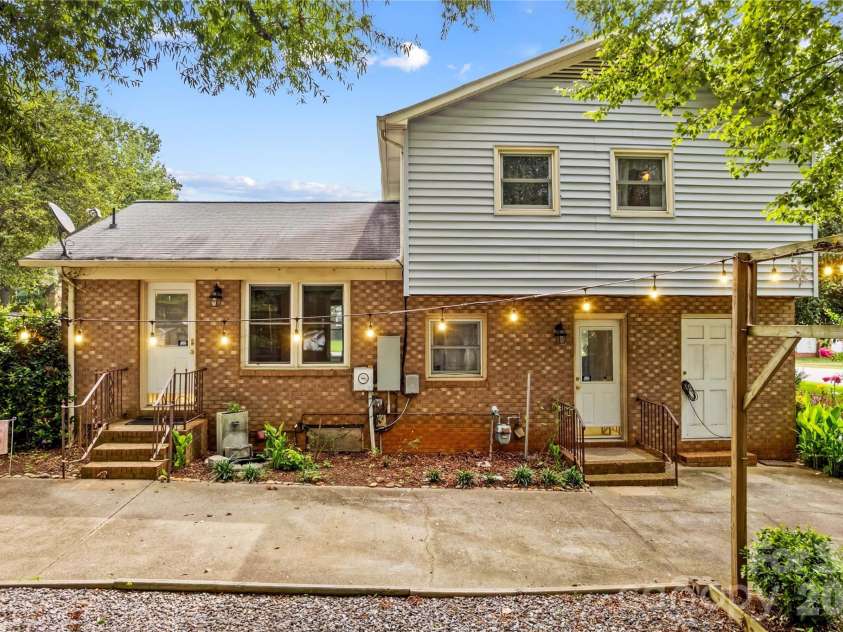 603 Colonial Drive, Statesville, NC 28625.  MLS# CAR4408153, YatesRealty ID 42215. 