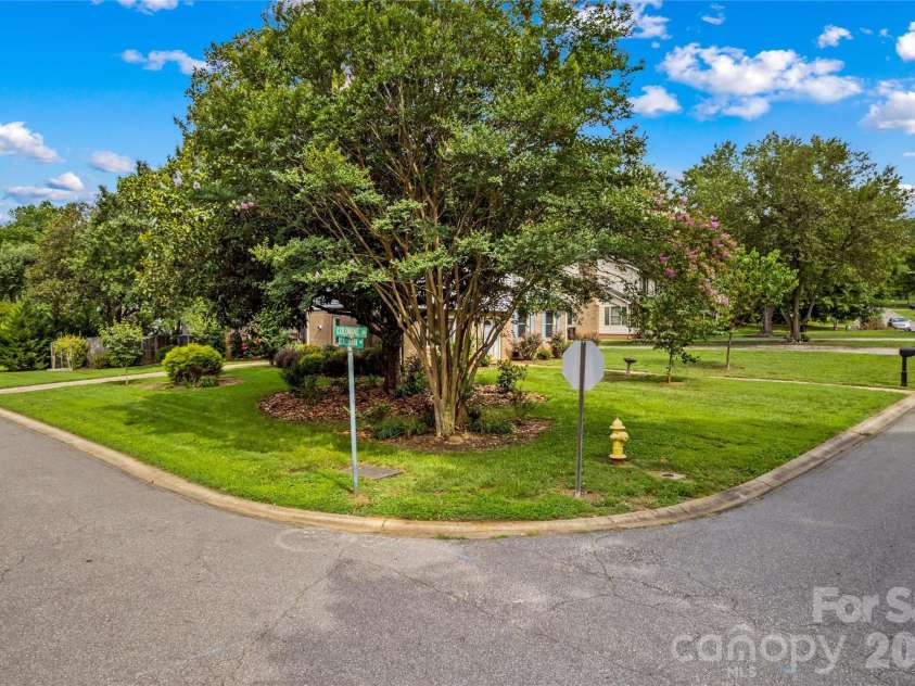 603 Colonial Drive, Statesville, NC 28625.  MLS# CAR4408153, YatesRealty ID 42215. 