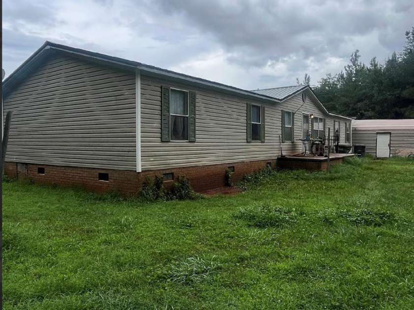 130 Vectra Drive, Statesville, NC 28625.  MLS# CAR4410009, YatesRealty ID 42217. 