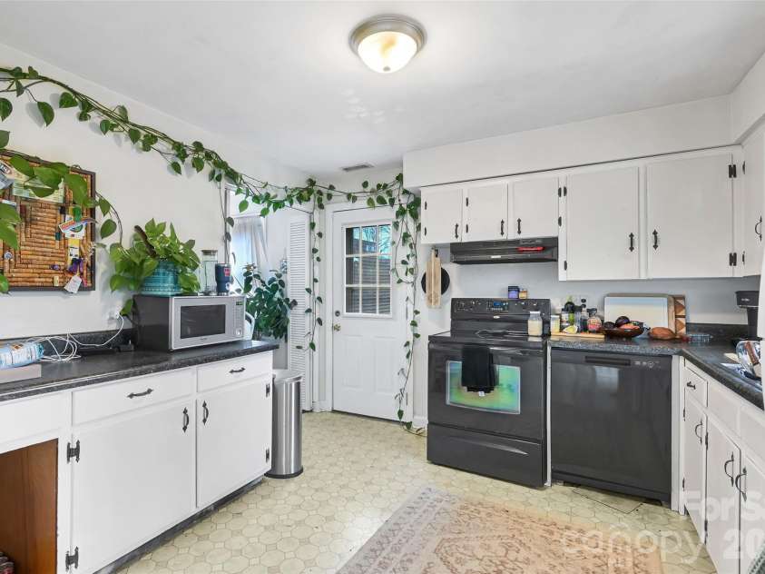 297 White Pine Drive, Asheville, NC 28805.  MLS# CAR4359261, YatesRealty ID 42218. 