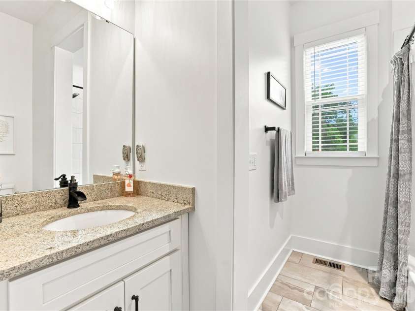 2348 Oak Grove Circle, Midland, NC 28107.  MLS# CAR4411494, YatesRealty ID 42219. 2ND FULL BATH ON MAIN