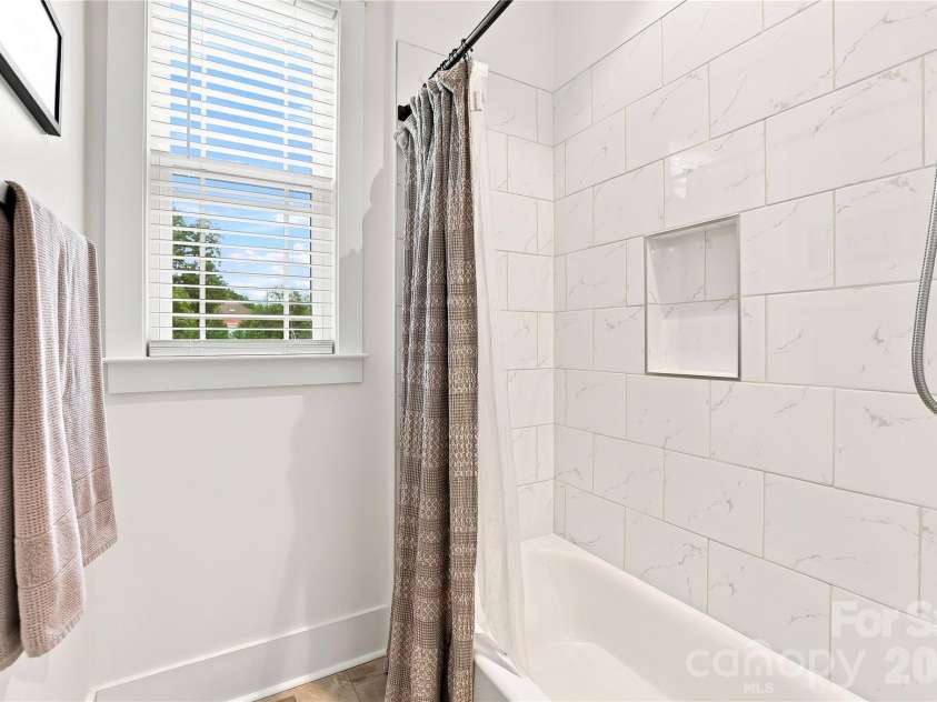2348 Oak Grove Circle, Midland, NC 28107.  MLS# CAR4411494, YatesRealty ID 42219. 2ND FULL BATH ON MAIN