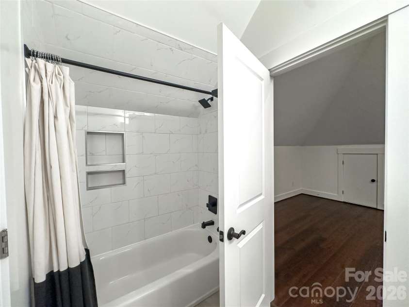 2348 Oak Grove Circle, Midland, NC 28107.  MLS# CAR4411494, YatesRealty ID 42219. FULL BATH - UPPER BEDROOM 3