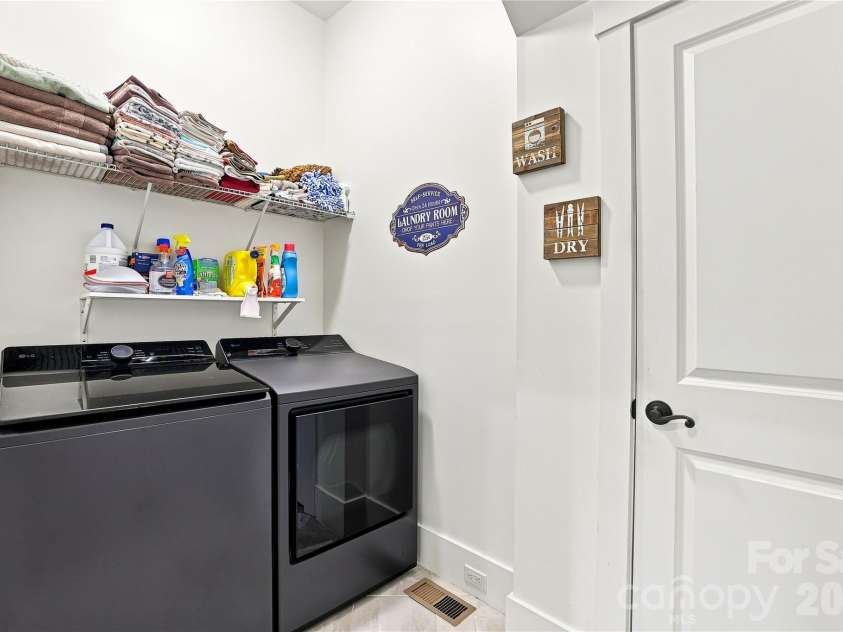 2348 Oak Grove Circle, Midland, NC 28107.  MLS# CAR4411494, YatesRealty ID 42219. LAUNDRY ROOM