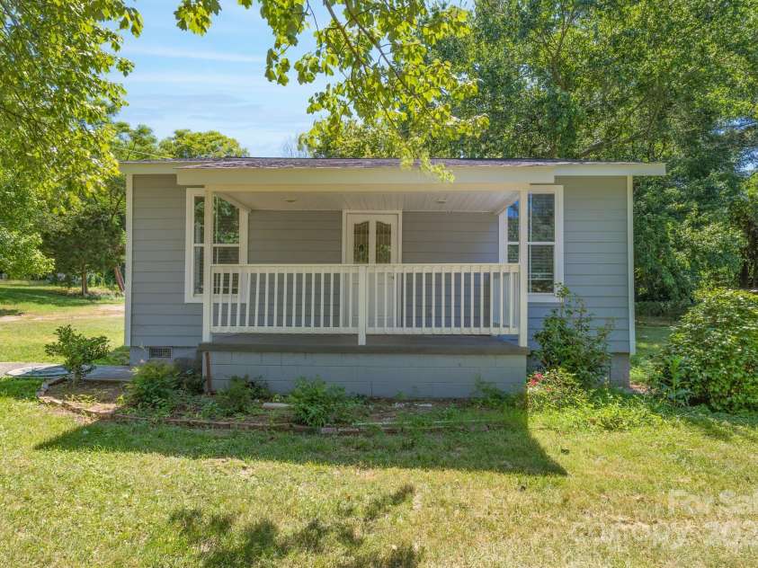 1021 Wall Street, Statesville, NC 28677.  MLS# CAR4160516, YatesRealty ID 4222. 