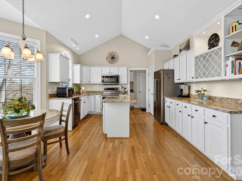 103 Trumpet Lane, Asheville, NC 28803.  MLS# CAR4342648, YatesRealty ID 4222. Kitchen