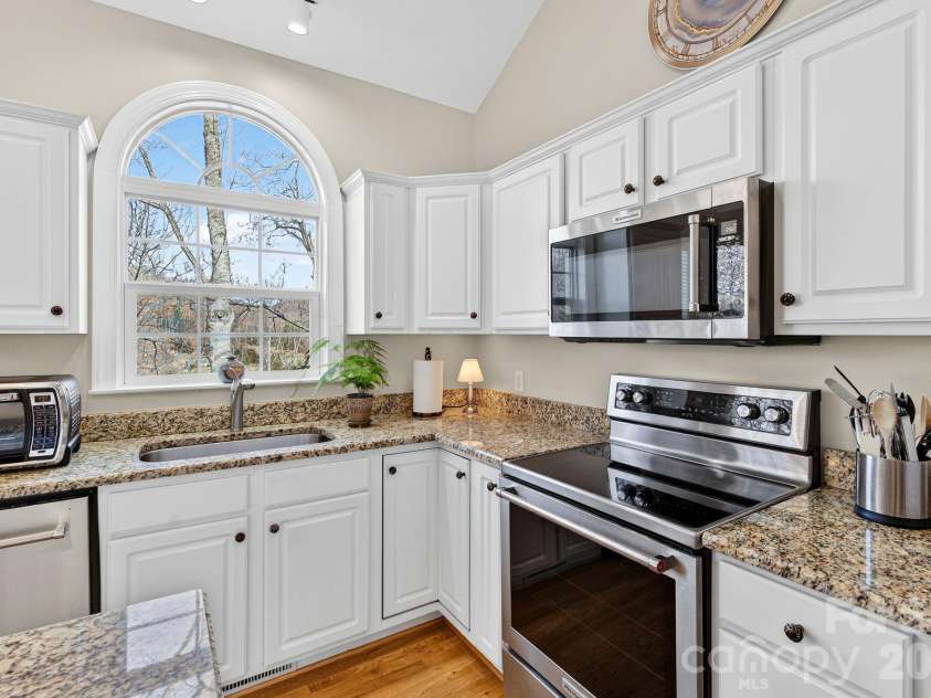 103 Trumpet Lane, Asheville, NC 28803.  MLS# CAR4342648, YatesRealty ID 4222. Kitchen