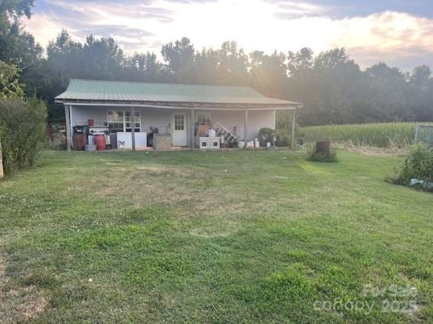 3513 Gilboa Road, Marshville, NC 28103.  MLS# CAR4283541, YatesRealty ID 4222. Use your imagination to create something special with this building.  Building is 40 X 30.